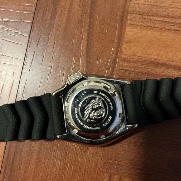 Seiko SKX009 All Original Near Mint - Picture 7 of 8